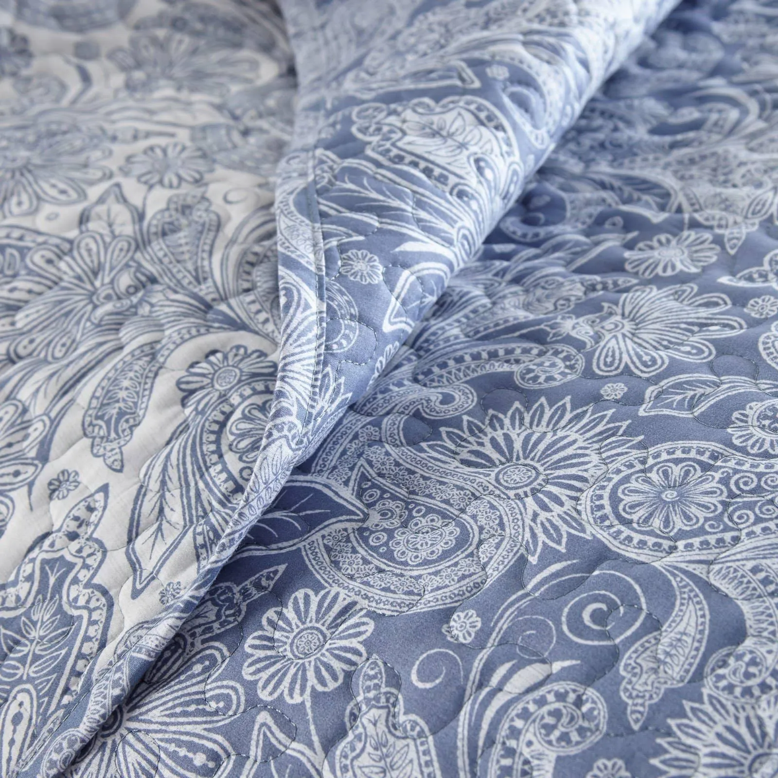 Perfect Paisley Reversible Quilt Set