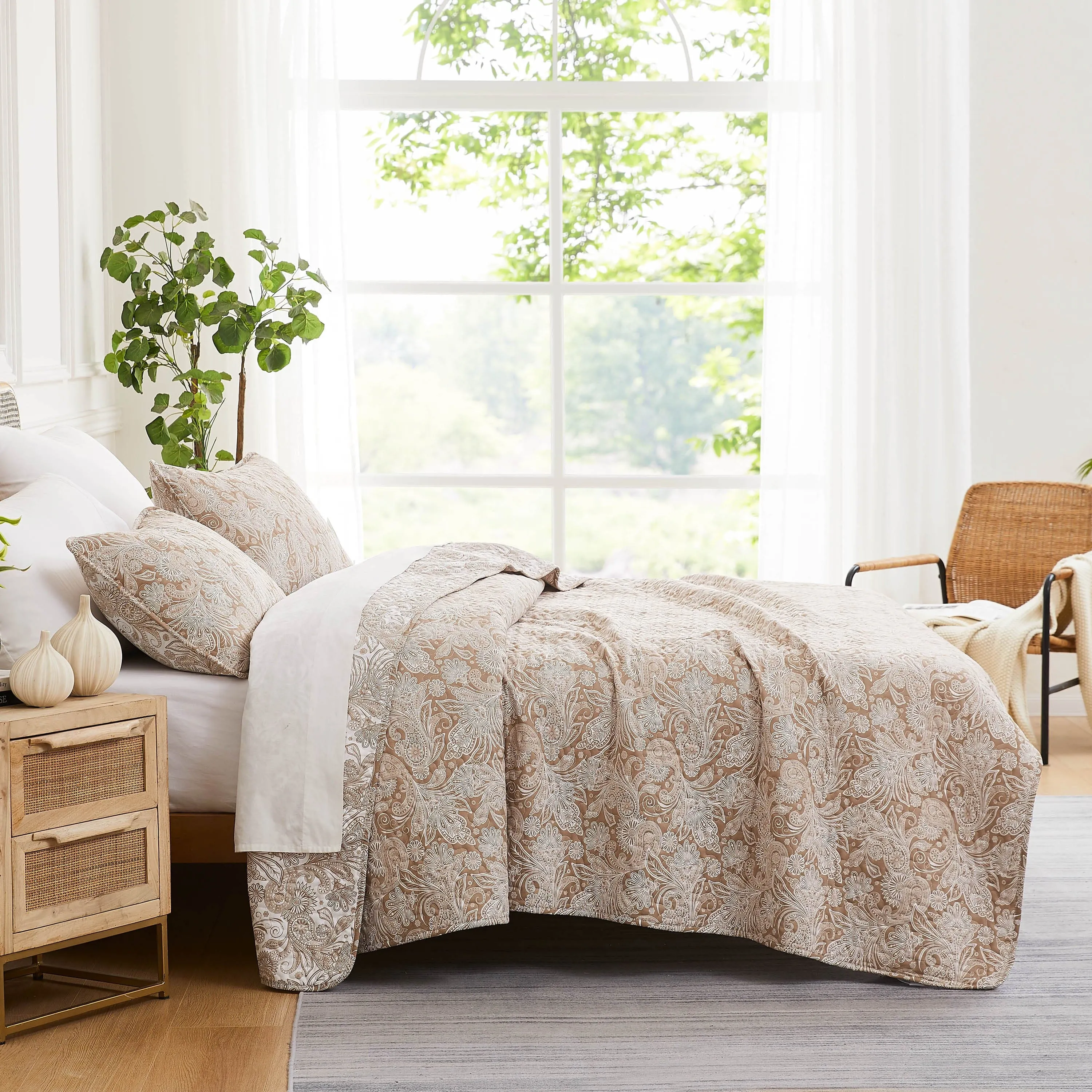 Perfect Paisley Reversible Quilt Set