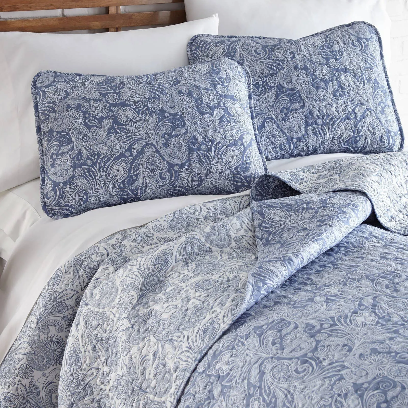 Perfect Paisley Reversible Quilt Set