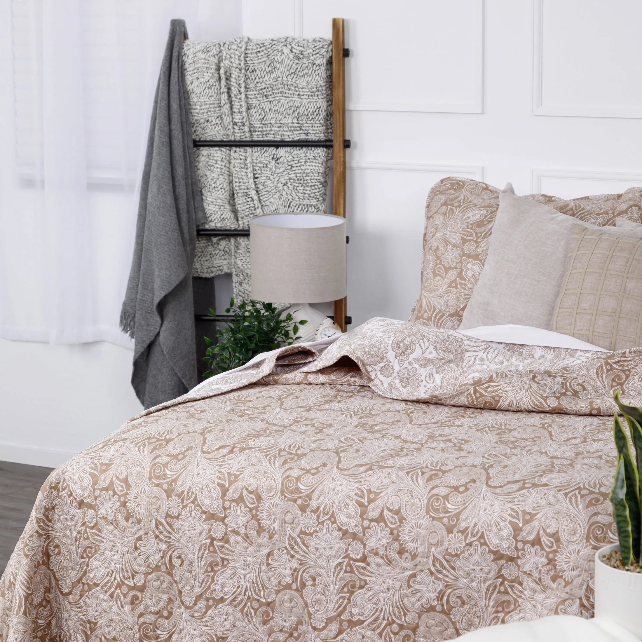Perfect Paisley Reversible Quilt Set